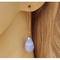 Rosé vergulde oorbellen met blauw Lace Agaat briolet