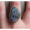 Zilveren ring met Boulder Opaal in bewerkte setting 19 mm