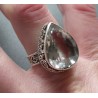 Zilveren ring druppelvorm wit Topaas in bewerkte setting 18.5 mm