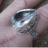 Zilveren ring druppelvorm wit Topaas in bewerkte setting 19 mm