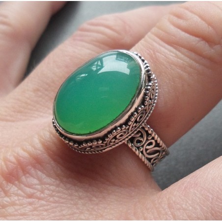 Zilveren ring met Chrysopraas gezet in bewerkte setting 18 mm