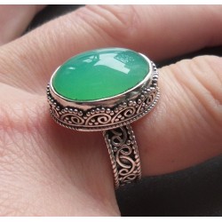 Zilveren ring met Chrysopraas gezet in bewerkte setting 18 mm