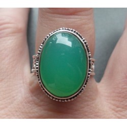 Zilveren ring met Chrysopraas gezet in bewerkte setting 18 mm