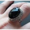 Zilveren ring met facet zwarte Onyx in bewerkte setting 18.5 mm