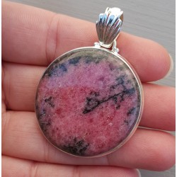 Zilveren hanger gezet met grote ronde cabochon Rhodoniet