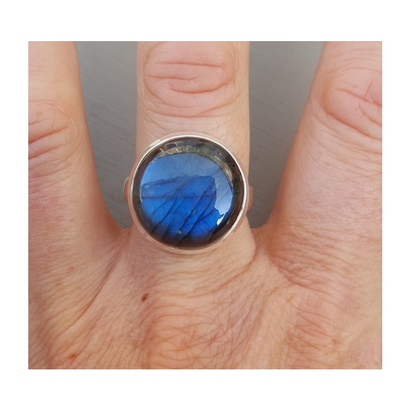 Zilveren ring gezet met ronde Labradoriet 19 mm
