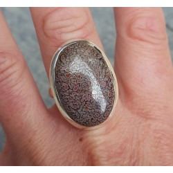 Zilveren ring gezet met brede ovale Dinosaurus been 18 mm