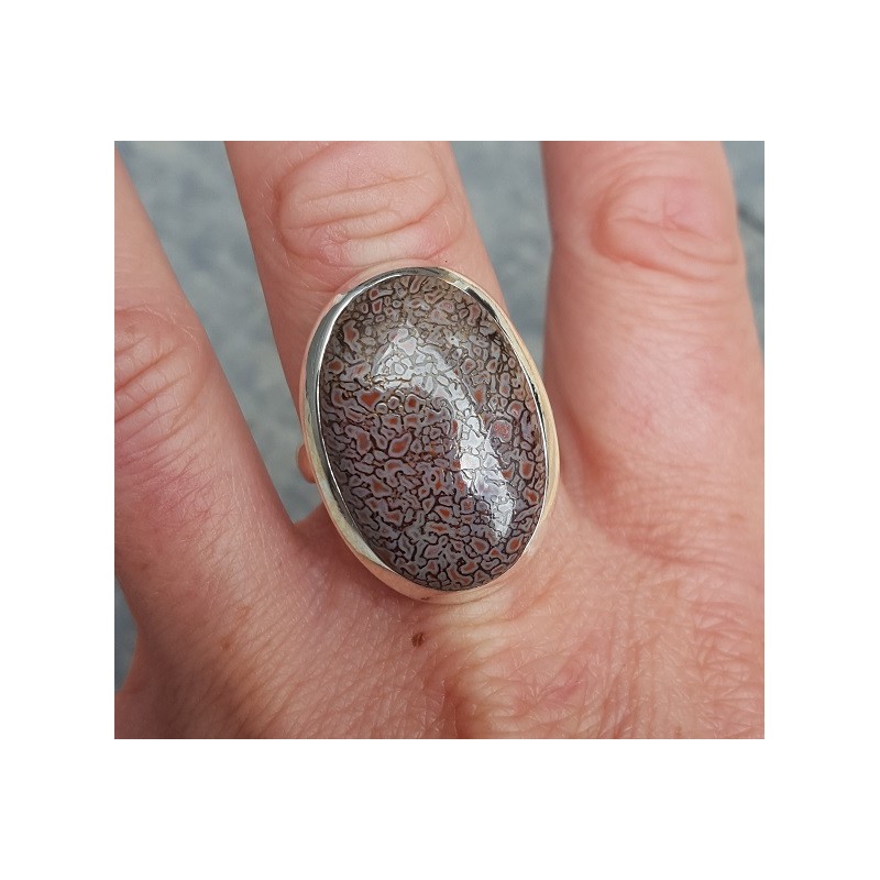 Zilveren ring gezet met brede ovale Dinosaurus been 18 mm