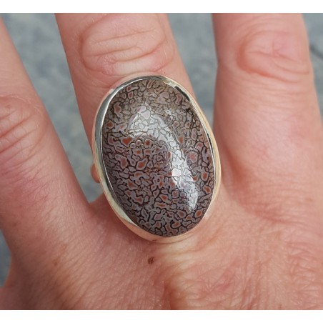 Zilveren ring gezet met brede ovale Dinosaurus been 18 mm