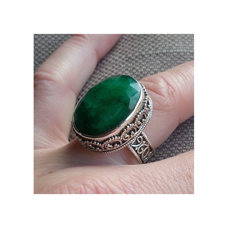 Zilveren ring met Emerald gezet in bewerkte setting 17.3 mm