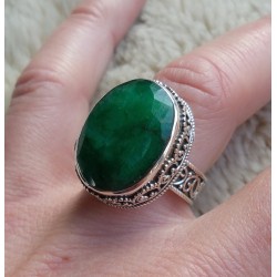 Zilveren ring met Emerald gezet in bewerkte setting 17.3 mm