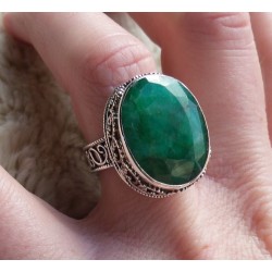 Zilveren ring met Emerald gezet in bewerkte setting 17.3 mm