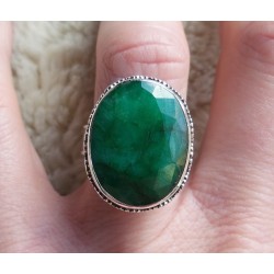 Zilveren ring met Emerald gezet in bewerkte setting 17.3 mm