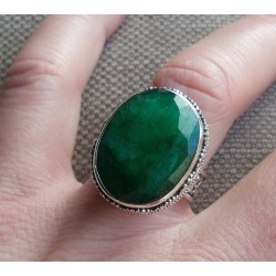 Zilveren ring met Emerald gezet in bewerkte setting 17.3 mm