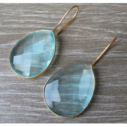 Vergulde zilveren bezel oorbellen met blauwe kwarts