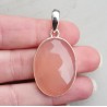 Zilveren hanger gezet met ovale facet geslepen roze Chalcedoon