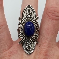Zilveren ring met Lapis Lazuli en bewerkte kop 18 mm