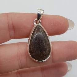 Zilveren hanger met druppelvormige zwarte Matrix Opaal
