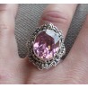 Zilveren ring gezet met Kunziet in bewerkte setting maat 17 mm