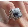 Zilveren ring vierkante Dendriet Opaal bewerkte setting 17.5 mm