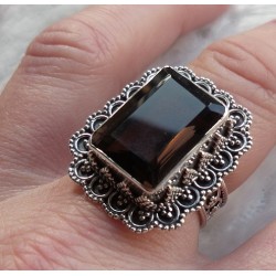 Zilveren ring met Smokey Topaas met bewerkte kop en band 18.5 mm