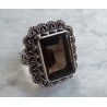 Zilveren ring met Smokey Topaas met bewerkte kop en band 18.5 mm