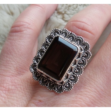 Zilveren ring met Smokey Topaas en bewerkte kop en band 17.3 mm