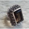 Zilveren ring met Smokey Topaas en bewerkte kop en band 17.3 mm