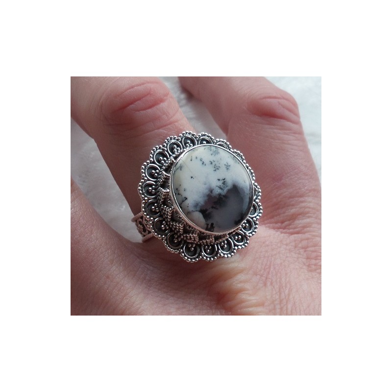 Zilveren ring ronde Dendriet Opaal bewerkte kop en band 19 mm