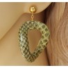 Vergulde oorbellen met wavy groene slangenleer hanger