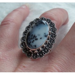 Zilveren ring Dendriet Opaal bewerkte kop en band 17 mm