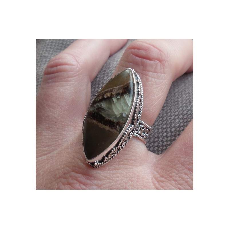 Zilveren ring met marquise Septaria in bewerkte setting 18 mm