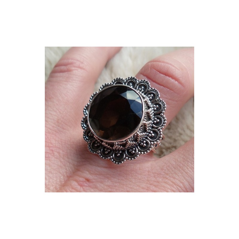 Zilveren ring ronde Smokey Topaas bewerkte kop en band 17.5 mm