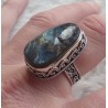 Zilveren ring met Boulder Opaal gezet in bewerkte setting 18 mm