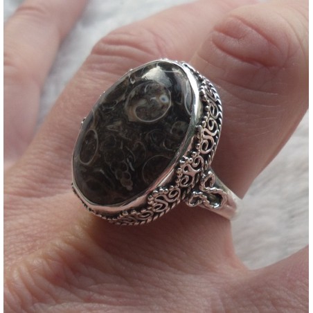 Zilveren ring met Turitella Agaaat in bewerkte setting 18.7 mm