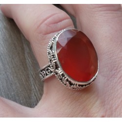 Zilveren ring met facet Carneool in bewerkte setting 17 mm