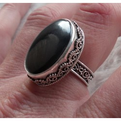 Zilveren ring gezet met Hematiet en bewerkte setting 18.5 mm