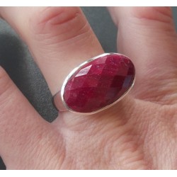 Zilveren ring gezet met facet ovale Robijn 18.5 mm