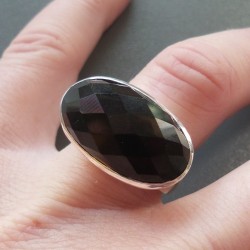 Zilveren ring gezet met ovale facet zwarte Onyx 18
