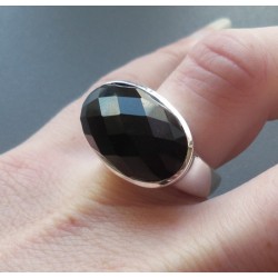 Zilveren ring gezet met ovale facet zwarte Onyx 18