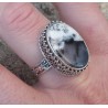 Zilveren ring ovale Dendriet Opaal gezet in bewerkte setting 18