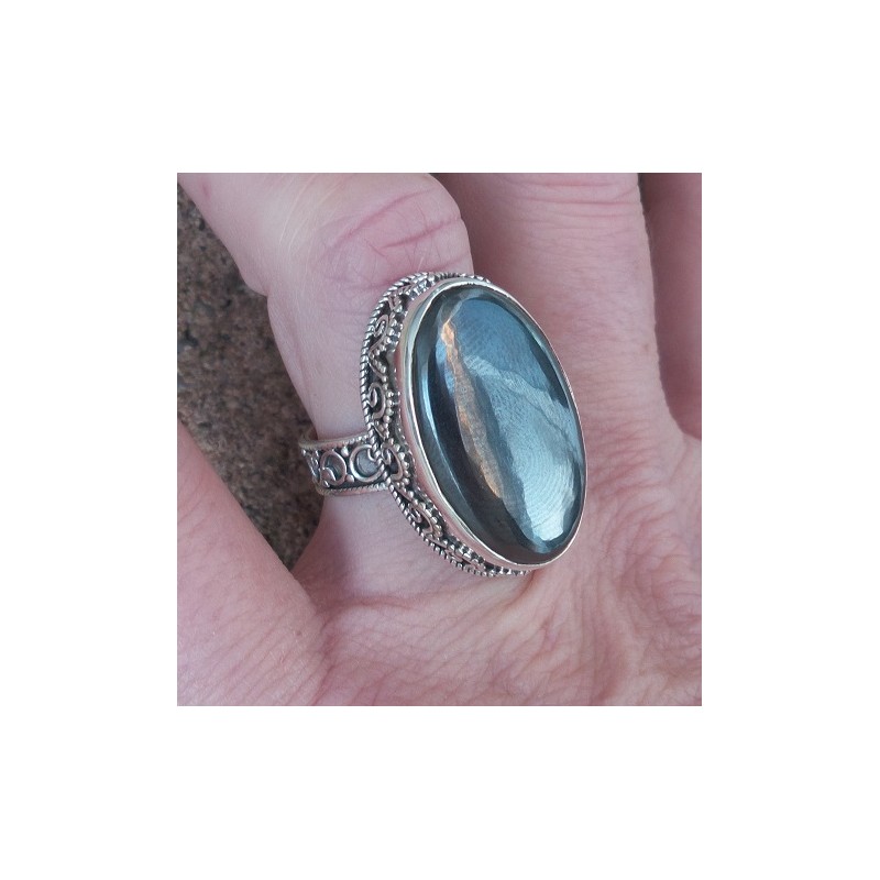 Zilveren ring gezet met ovale Hematiet in bewerkte setting 17 mm