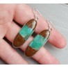 Zilveren lange oorbellen gezet met ovale Boulder Chrysopraas