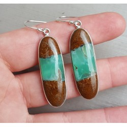 Zilveren lange oorbellen gezet met ovale Boulder Chrysopraas