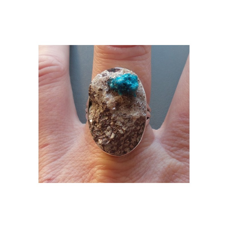 Zilveren ring gezet met ovale Cavansiet maat 19 mm