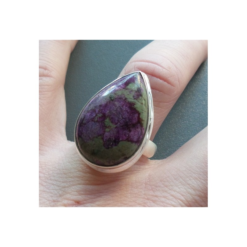 Zilveren ring met druppelvorm Varisciet in Purpuriet 18 mm