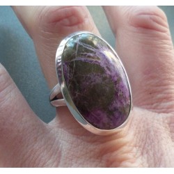 Zilveren ring ovale Varisciet in Purpuriet 18.7 mm