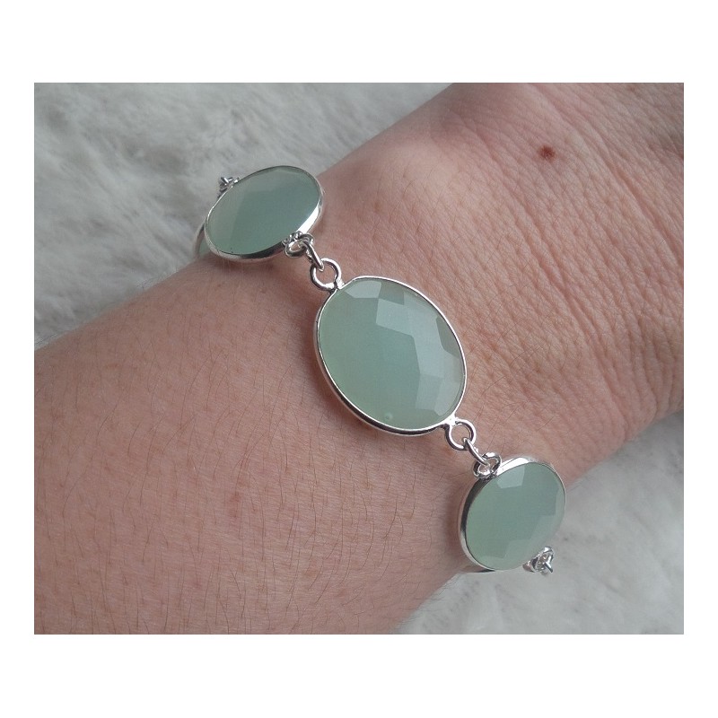 Zilveren armband gezet met ovale facet geslepen aqua Chalcedoon