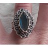 Zilveren ring marquise facet Labradoriet bewerkte kop en band 18