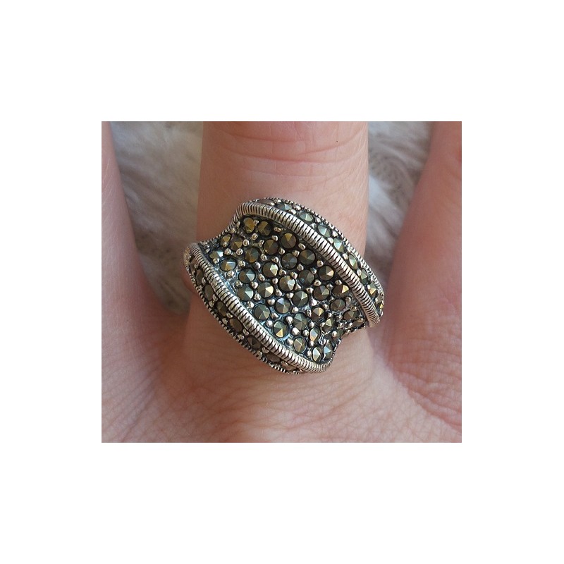 Zilveren ring gezet met Markasiet maat 19 mm